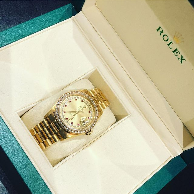 watch with a complete set